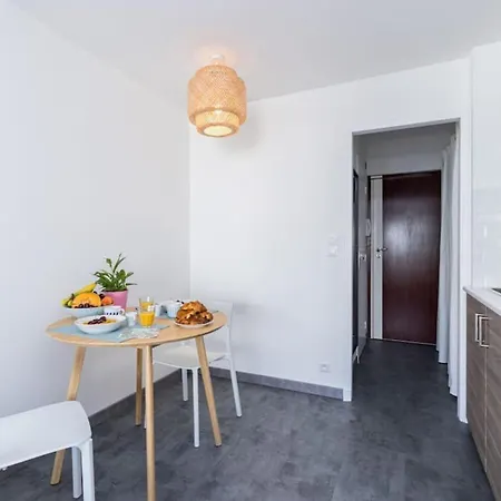 Grosso 4 - With Balcony - Near The Sea Апартаменты Ницца