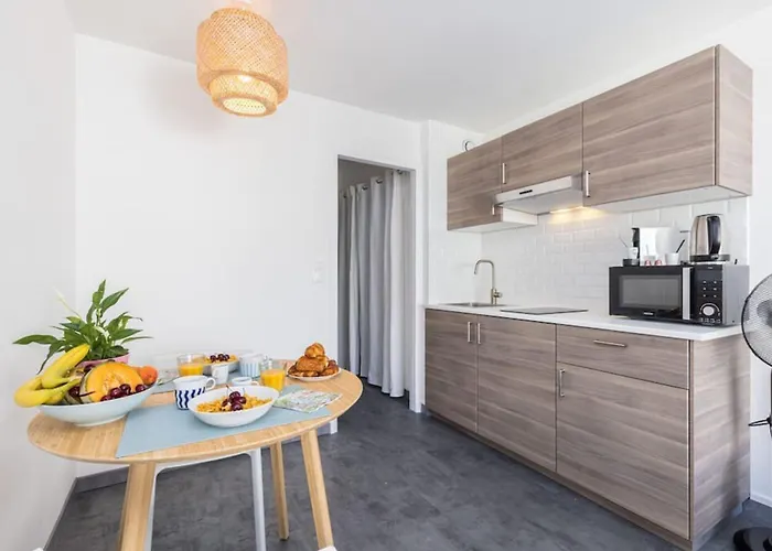 Grosso 4 - With Balcony - Near The Sea 아파트