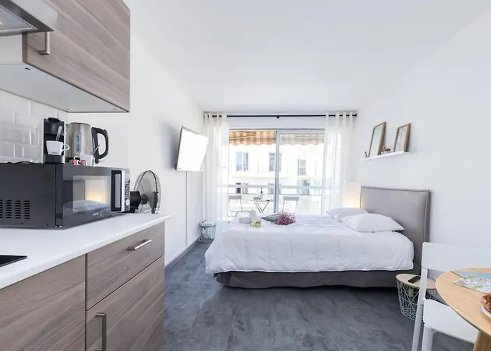 Grosso 4 - With Balcony - Near The Sea 아파트 *